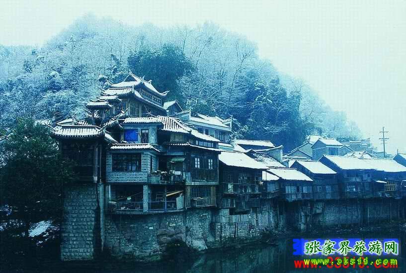 長(zhǎng)沙往返A(chǔ)8線(xiàn):鳳凰古城、梵凈山、德夯苗寨汽車(chē)三日游